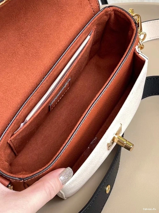 LOUIS TENDER VUITTON LOCKME 0523